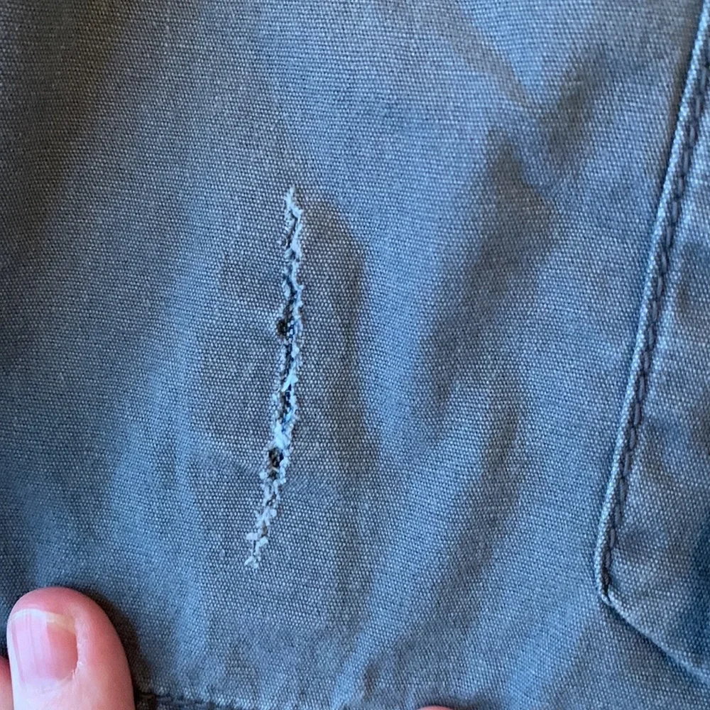 Carter’s boys 5 gray woven cargo 4 pockets button zip lightweight rip on back